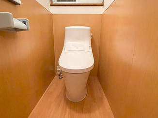 トイレリフォーム つなぎ目の少ないトイレがついた、清掃性の高いレストルーム