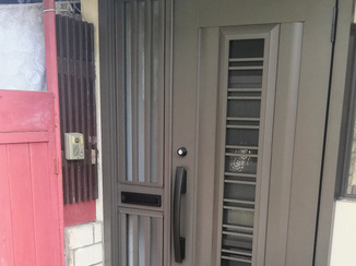 エクステリアリフォーム 扉を閉めたまま採風できる、便利な玄関ドア