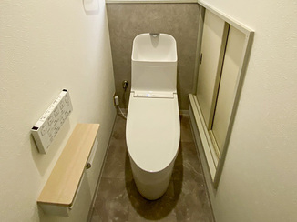 トイレリフォーム 内装にこだわった、モダンな２ヶ所のトイレ