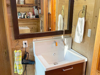 洗面リフォーム 立派な一面鏡が付いた、使い勝手の良い洗面化粧台