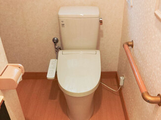 トイレリフォーム 内装にも手を入れ、雰囲気が一新したトイレ