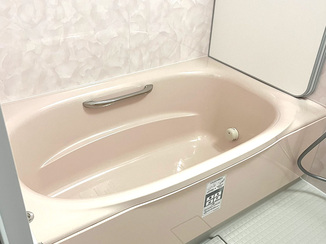 バスルームリフォーム 暖かさを実感できる、高断熱浴槽のバスルーム