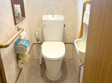 トイレリフォームタイルからクッションフロアになり、掃除がしやすくなったレストルーム