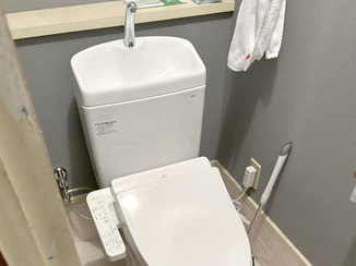 トイレリフォーム タイル床からクッションフロアへ、使い心地よくお掃除しやすいトイレ