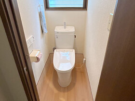トイレリフォーム壁リモコンを採用し、使い勝手がアップしたトイレ