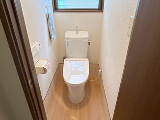 トイレリフォーム 壁リモコンを採用し、使い勝手がアップしたトイレ
